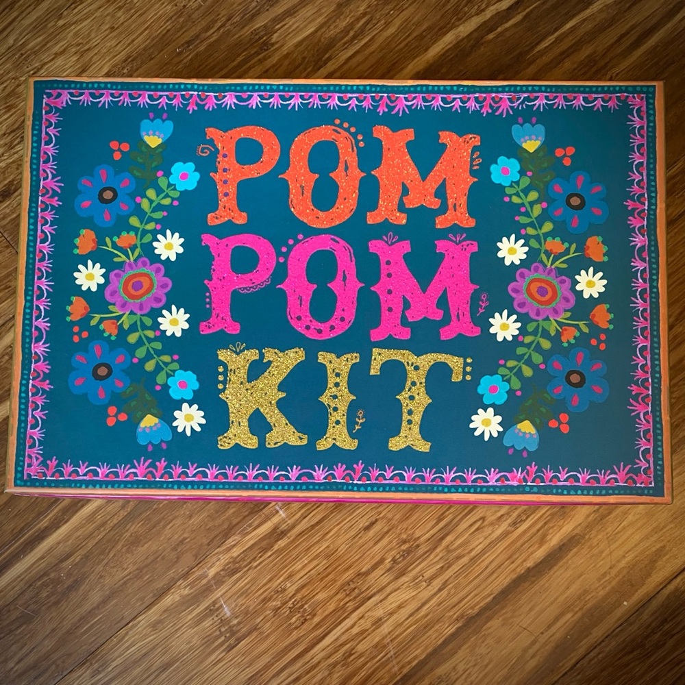 Pom pom kit in adorable box